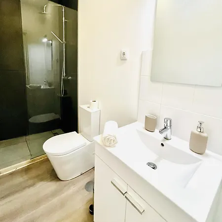 Center Apt- Two Bedroom In Martim Moniz