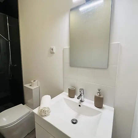 Center Apt- Two Bedroom In Martim Moniz Appartamento